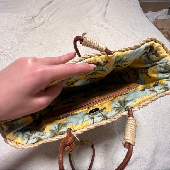 Straw Bag with Leather Straps and magnetic clasp - Picture 2 of 5